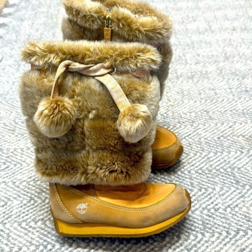 Timberland Winterberry Y2K fur tan tall‎ zip up toddler  boots size 7.5